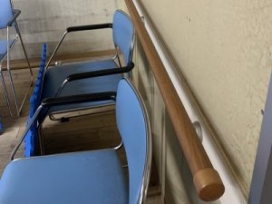 デイサービス　カーテンレール・手摺り取り付け工事