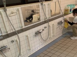 デイサービス　カーテンレール・手摺り取り付け工事