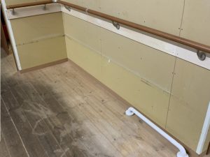 デイサービス　カーテンレール・手摺り取り付け工事